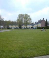 Blokverkaveling en jaren zeventig wijk in Dieren-Noord